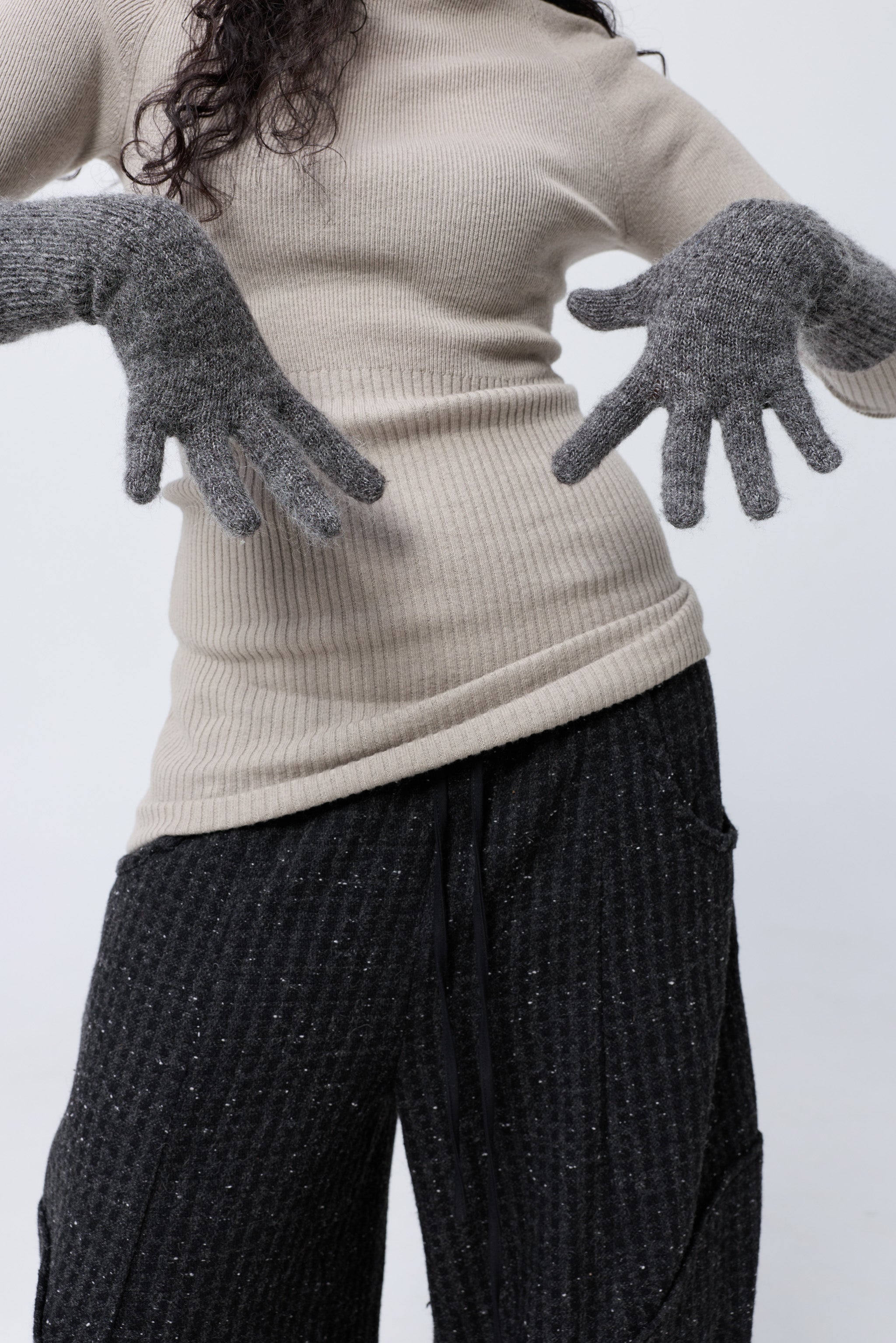 Arthur Apparel dark grey wooly knitted mittens