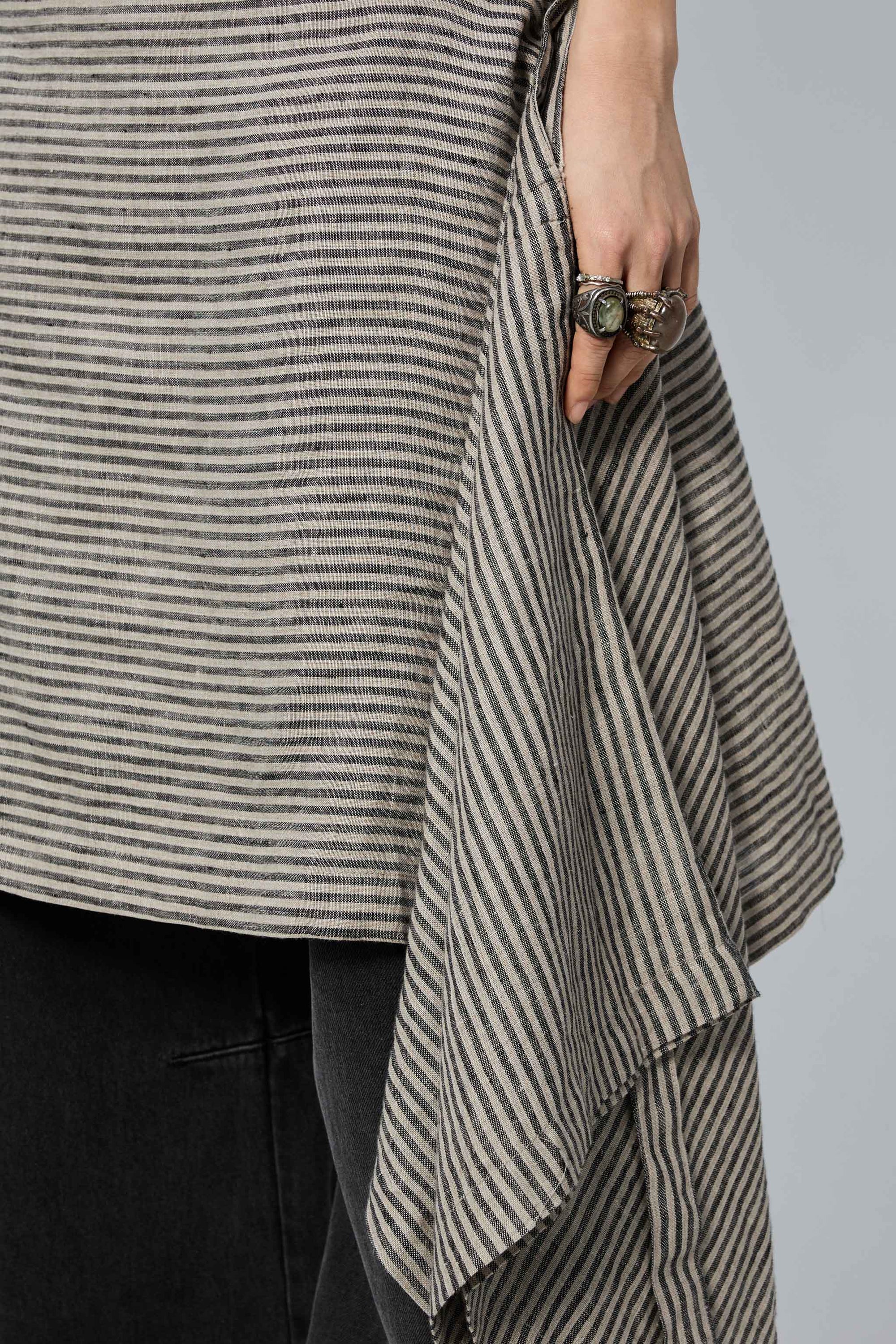 Arthur Apparel rectangle skirt with buttons and grey stripes