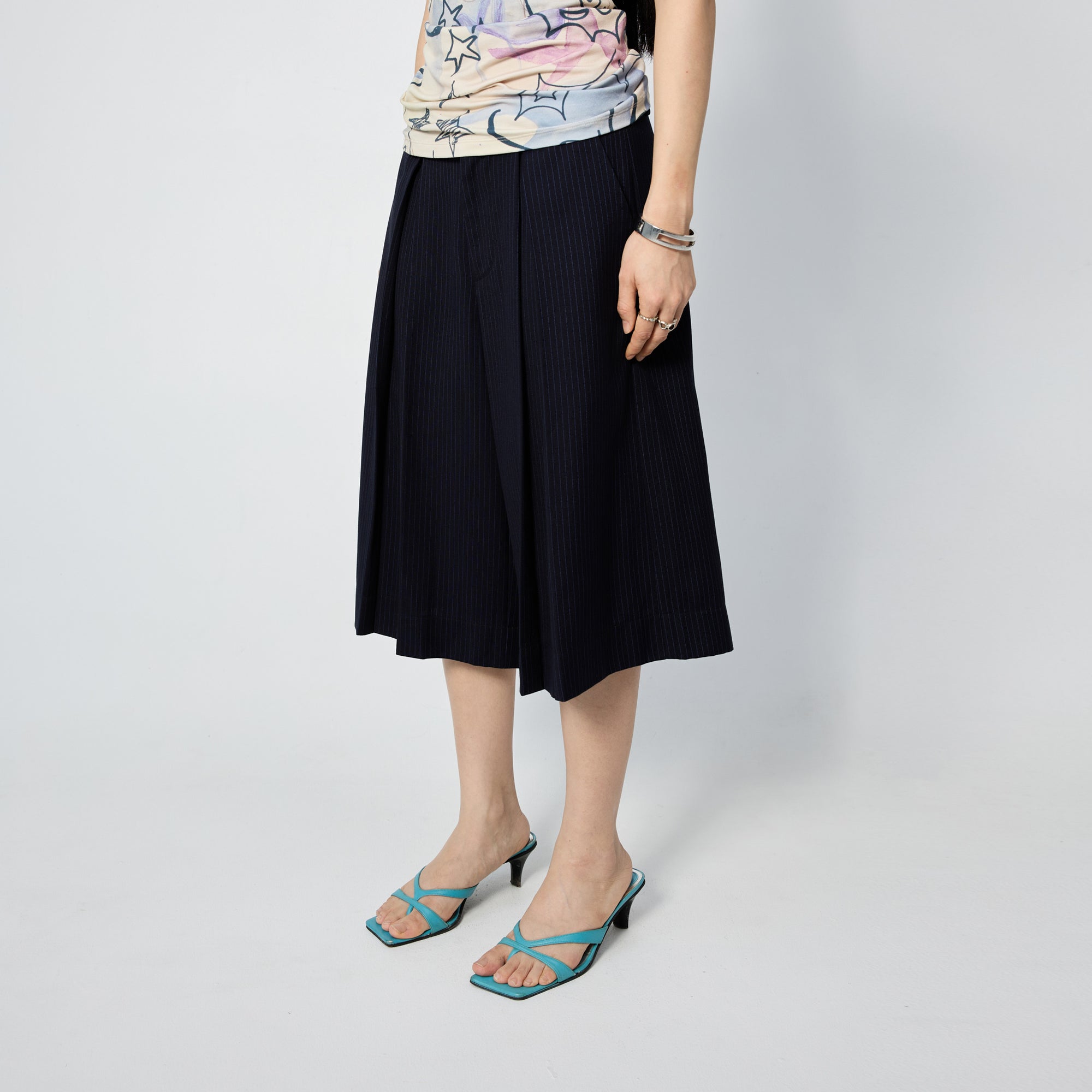 Arthur Apparel black and blue stripes short with culotte shape and embroideries on the pockets